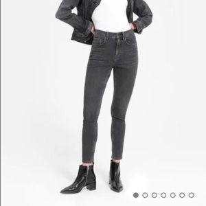 Everlane Authentic High-rise Skinny jean 27 regular in washed black. Like new